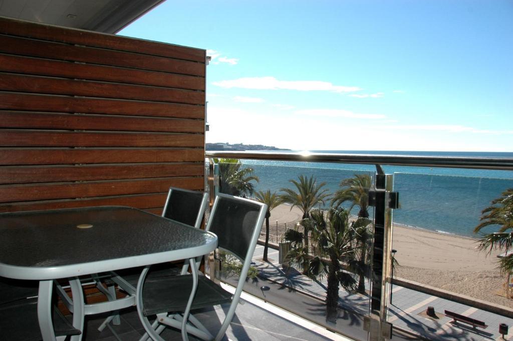 Apartamentos las Palmas VII Family only Salou Habitación foto